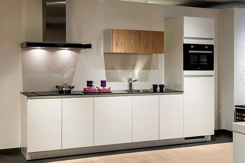 Rechte Keuken Zonder Bovenkastjes Rechte Keuken Zonder Bovenkastjes : Rechte Keuken Zonder Bovenkastjes : Greeploze keuken showroomkeuken in