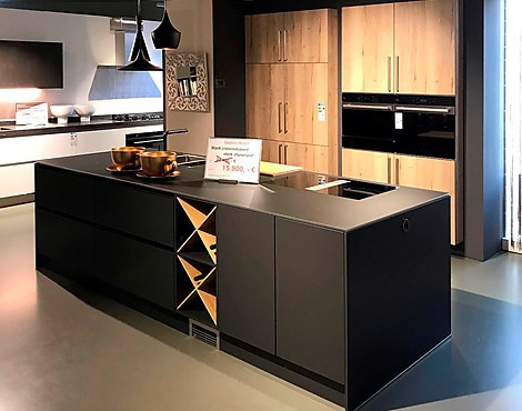 Eilandkeuken met glazen werkblad - Biella in lavazwart en balkeneiken (Koje 79 KH)