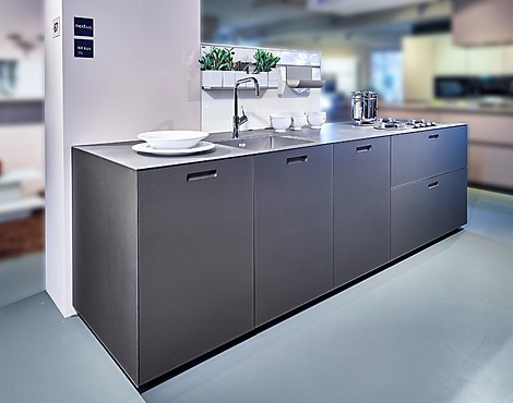 Chique designkeuken met matglas fronten en 2 hoge eiken kasten - next125 NX620/NX902 (Koje 54, KH)