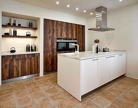 Eilandkeuken in Chaleteiken en Magnolia matlak - Modena en Fino Matt (Koje 127 KL)