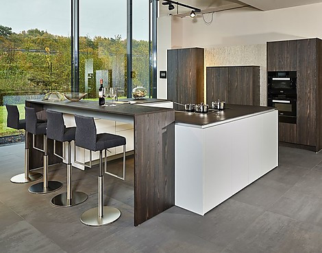 Luxe keuken met twee eilanden en zitgelegenheid - +Segmento in Mooreiken und Polariswit (Koje 210 KL)