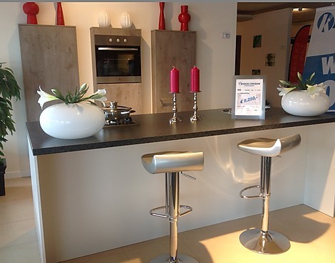 Showroomkeukenbeurs: showroomkeuken met kookeiland