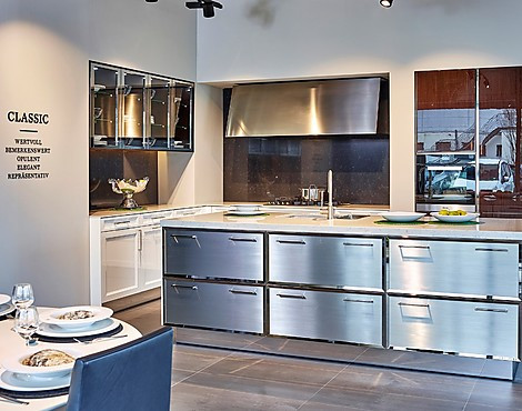 Luxueuze keuken in hoogglans lotuswit, ebony en roestvrijstaal - Classic SE2002BAL, SE4004HL (Koje 58 KL)