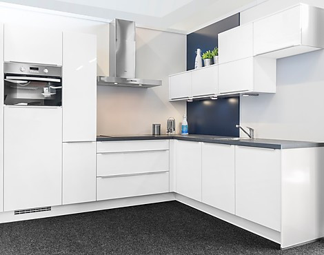 Flash wit hoogglans 19 - Hoekkeuken met Zanussi apparatuur in hoogglans wit