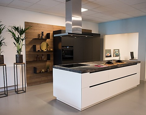 Moderne wit/antraciet eilandopstelling - EWE 50GL Jubileum uitvoering