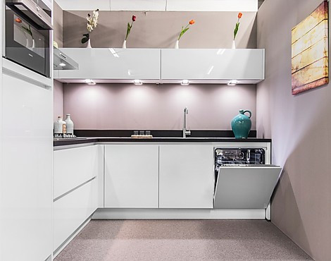 Focus Premium 30 - Moderne hoekkeuken in hoogglans wit