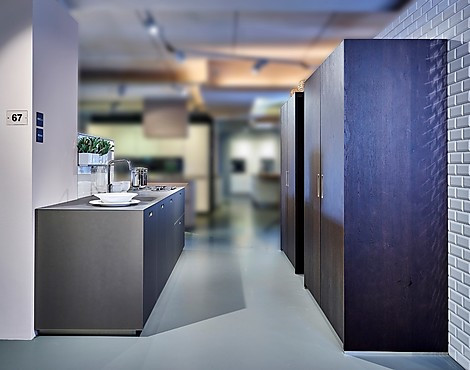 Chique designkeuken met matglas fronten en 2 hoge eiken kasten - next125 NX620/NX902 (Koje 67 KH)