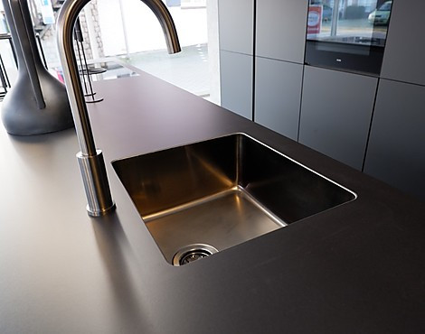 Easytouch fingerprintproof matte eilandkeuken incl. kastenwand - Easytouch Antraciet / Alpine wit