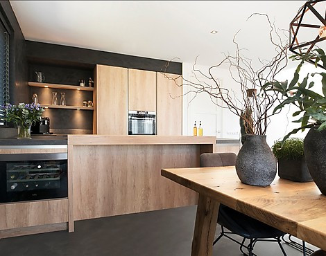 Project Nieuwkoop - Wood and Dark Concrete design