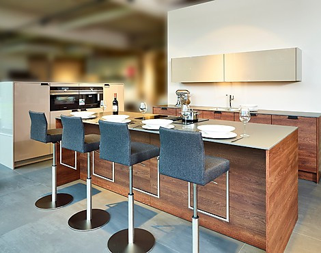Luxe eilandkeuken in zandgrijs hoogglans en steeneiken - 1106HC + LD741 + FG391 (Koje 208 KL)