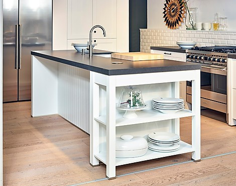 Stoere landelijke keuken met spoeleiland - Canto in kristalwitte satijnlak (Koje 16 KH)