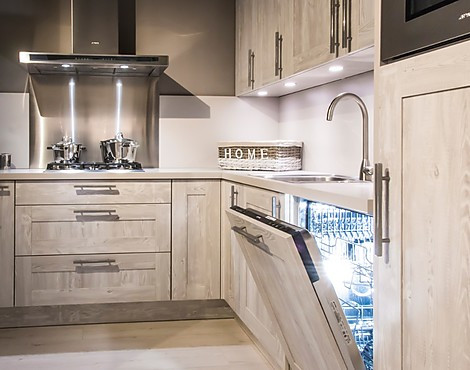 Cottage Nautic Pine 24 - Compacte hoekkeuken met Smeg apparatuur