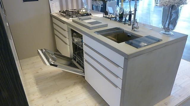 Brigitte-Showroomkeuken Kookeiland met 7x Bosch apparatuur Keuken Afmeting Kookeiland : Brigitte-Showroomkeuken Kookeiland met 7x Bosch apparatuur