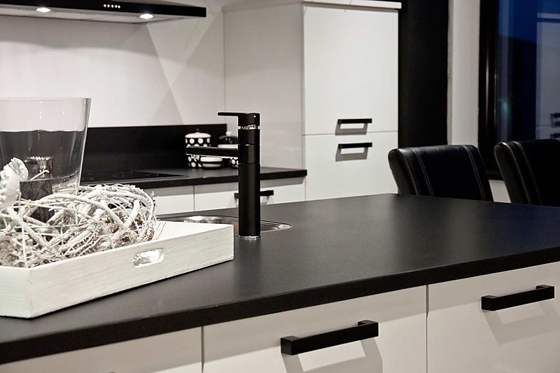 Overige-showroomkeuken Keuken met keukeneiland: showroomkeuken in von Poggenpohl Keuken Aanbieding : Overige-showroomkeuken Keuken met keukeneiland: showroomkeuken in von