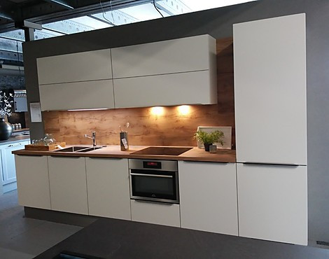 Strakke witte keuken met luxe interieur - Fashion 406 mat wit lakkeuken