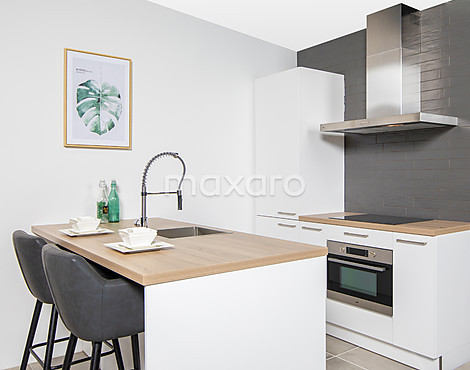 Witte voorraad (eiland)keuken met houtlook werkblad - Presto Wood