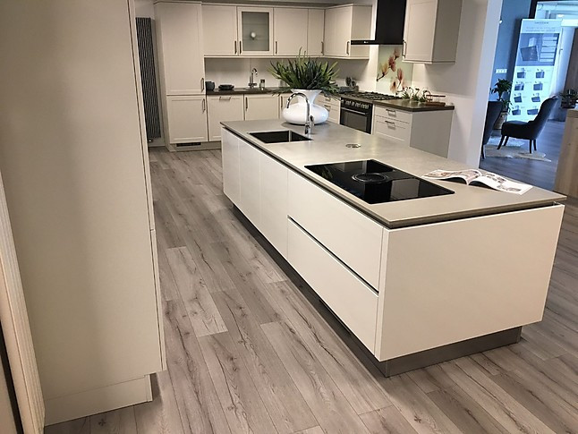 Nobilia-Showroomkeuken Greeploze wit hoogglans
