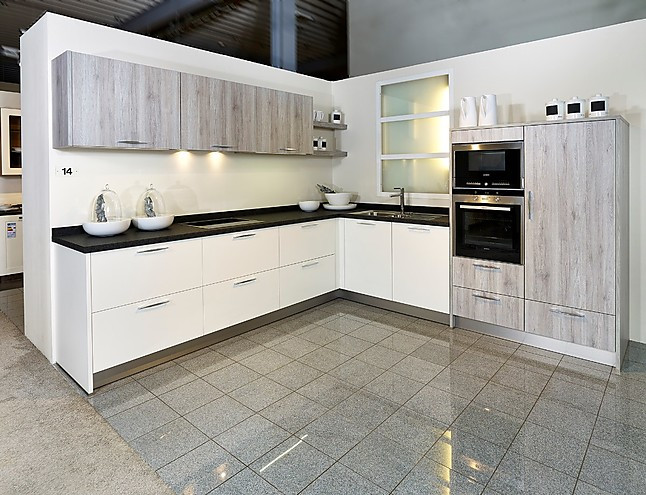 Ongekend Schüller-Showroomkeuken Moderne L-keuken met houten elementen XW-42