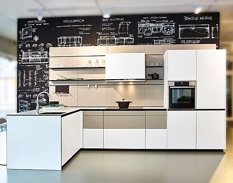 Bijzondere designkeuken in ijswit en warmgrijs - Valcucine Forma Mentis (Koje 8 KH)