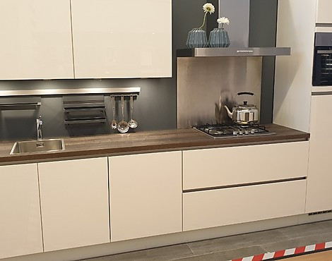 Witte hoogglas gelakte keuken - izaks
