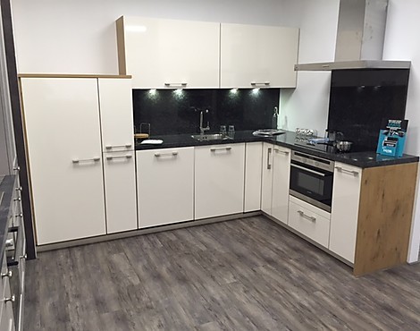 Showroom Keuken Ria - Magnolia glans hoekkeuken