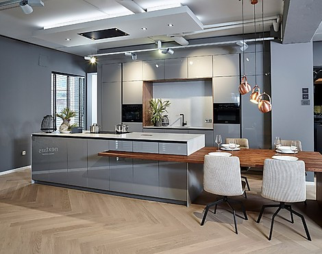 Royale designkeuken met aangebouwde eettafel - NX310 in agaatgrijze hoogglans (Koje 62 KH)