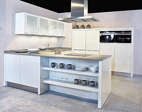 Moderne hoogglanskeuken met speelse elementen - UGL Uni Gloss (Koje 12 KL)