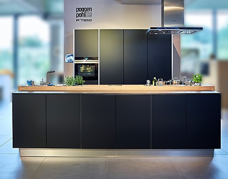 Design eilandkeuken in matzwart - P'7350 Design by Studio F. A. Porsche (Koje 209 KL)