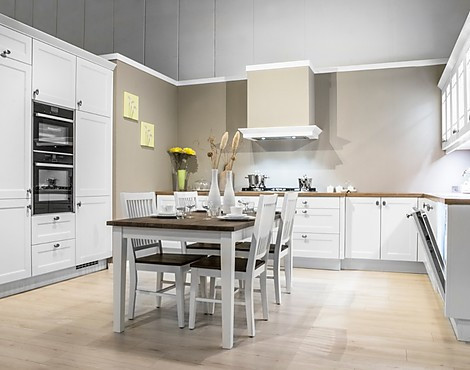 Chalet Magnolia 25 - Ruime witte hoekkeuken met kastenwand