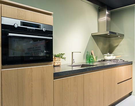Y-ED Eiken Natur - Rechte keuken in eiken fineer en met terrazzo werkblad