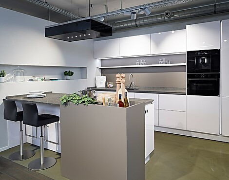 Luxe keuken met schiereiland en granieten werkblad - SLX - SLG Titaanwit hoogglans (Koje 33 KH)