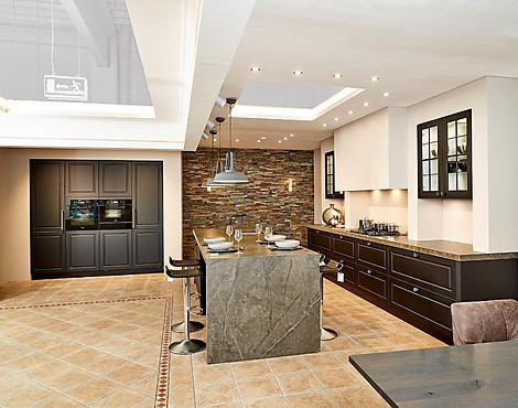 Stijlvolle landhuiskeuken in Onyxzwart fluweelmat - Contur CLC (Koje 130 KL)