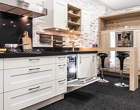Cottage Magnolia 8 - Rechte witte keuken met zitgedeelte