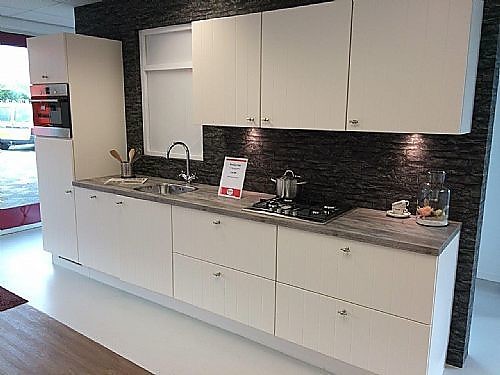 Nobilia showroomkeuken modern landelijk keukenblok in magnolia lak ...