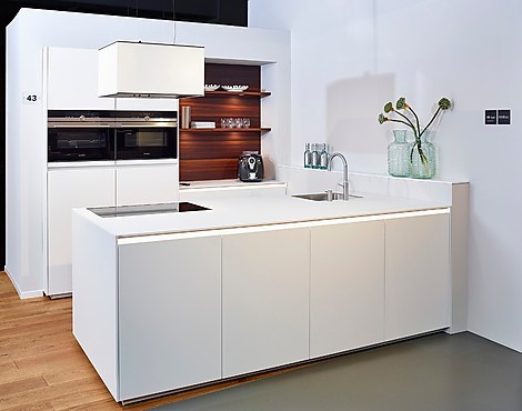 Kleine keuken met schiereiland - NX240 Fenix in Alpinewit (Koje 43 KH)