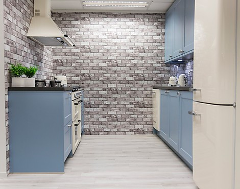 AV5007 Agaat blauw matte lak 11 - Parallelle keuken in Agaat blauw met Smeg apparatuur