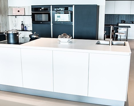 Showroomkeukenbeurs: showroomkeuken met kookeiland