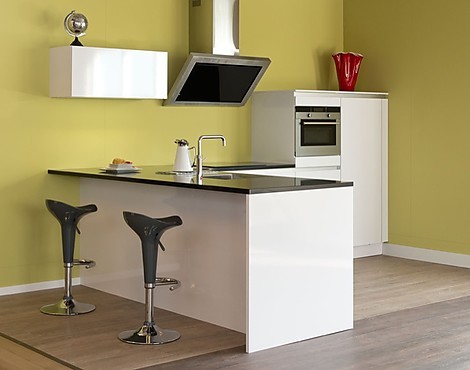 Luxe showroomkeuken - Schröder Silk, hoogglans wit