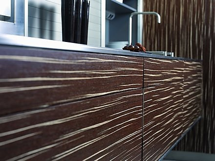 Houten keuken gefineerd met kunstfineer