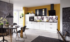 Interessante kleur en front combinaties  en een functionele uitrusting kenmerken dit keukenmodel. Zuordnung: Stil Moderne keukens, Planungsart keukenblok