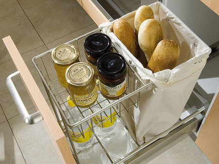 Waar zetten we het stokbrood? In de speciale baguettekast kunt u de stokbroden in stijl bewaren.