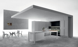 Modern keukenconcept. De modellen Banco en Tivalì harmoniëren met elkaar. Een compromisloze en ondecoratieve vormentaal en nadruk op functionaliteit. Zuordnung: Stil Design-keukens, Planungsart U-vormige keuken