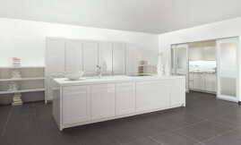 Een interpretatie van moderne behaaglijkheid. Heldere lijnen en tinten en een net oppervlakte met smetloze hoogglans afwerking. Het markante design ontleent deze keuken haar unieke karakter. Zuordnung: Stil Moderne keukens, Planungsart Keuken met keukeneiland