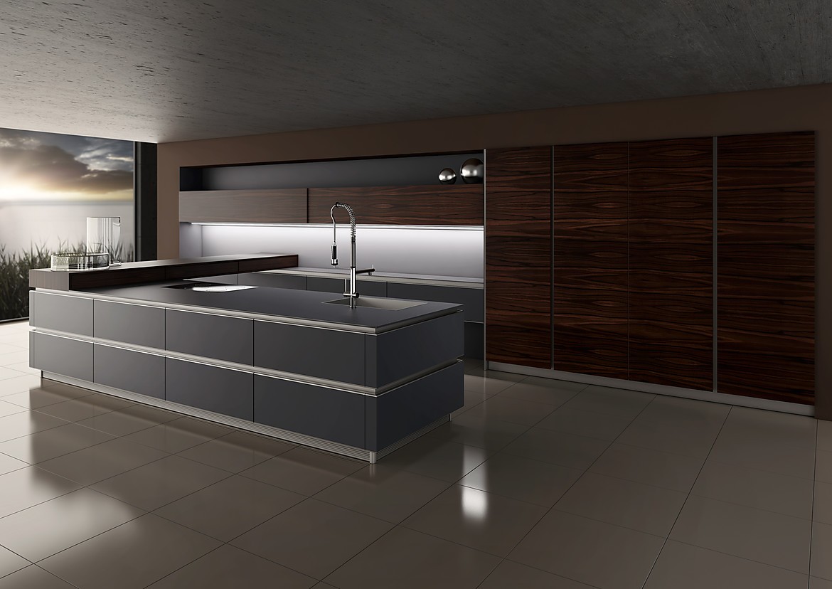Luxe keuken met aluminium greeplijsten en een eetbar. Tineo moscato edelfineer voor de in de muur gebouwde hoogkasten. Zuordnung: Stil Design-keukens, Planungsart Open keuken (woonkeuken)