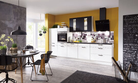 Interessante kleur en front combinaties  en een functionele uitrusting kenmerken dit keukenmodel. Zuordnung: Stil Moderne keukens, Planungsart keukenblok