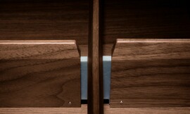 Detailfoto afwerking binnenwerk besteklade. Zuordnung: Stil Moderne keukens, Planungsart keukenblok