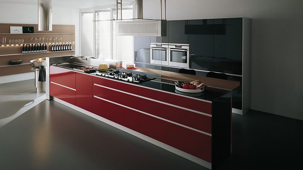 Edele keuken met fronten van zwart designglas