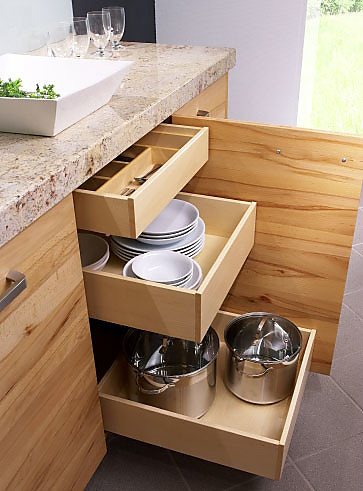 Keuken van licht volledig massief hout (volhouten keuken)