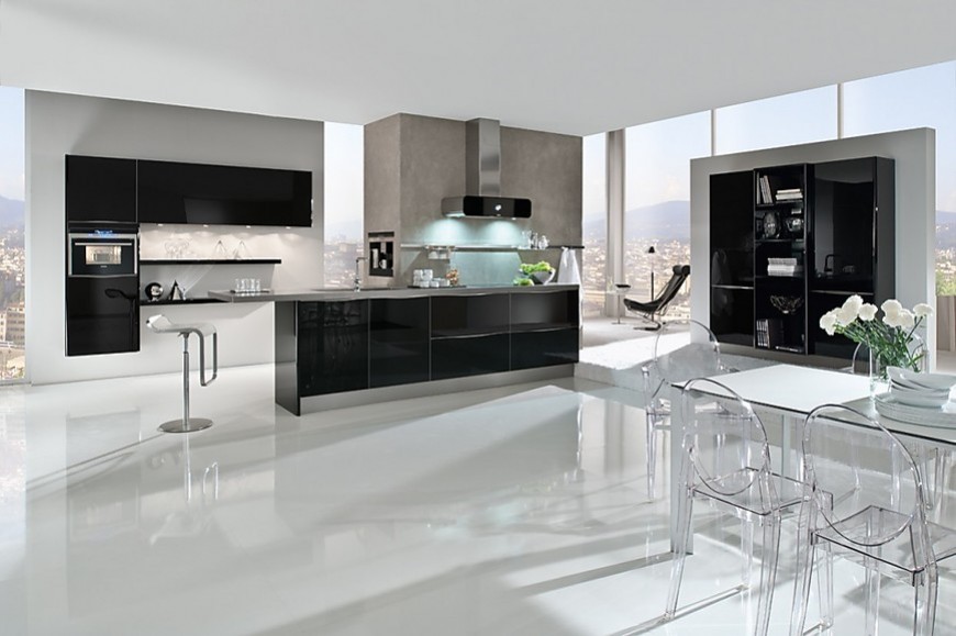 Edele keuken met fronten van zwart designglas