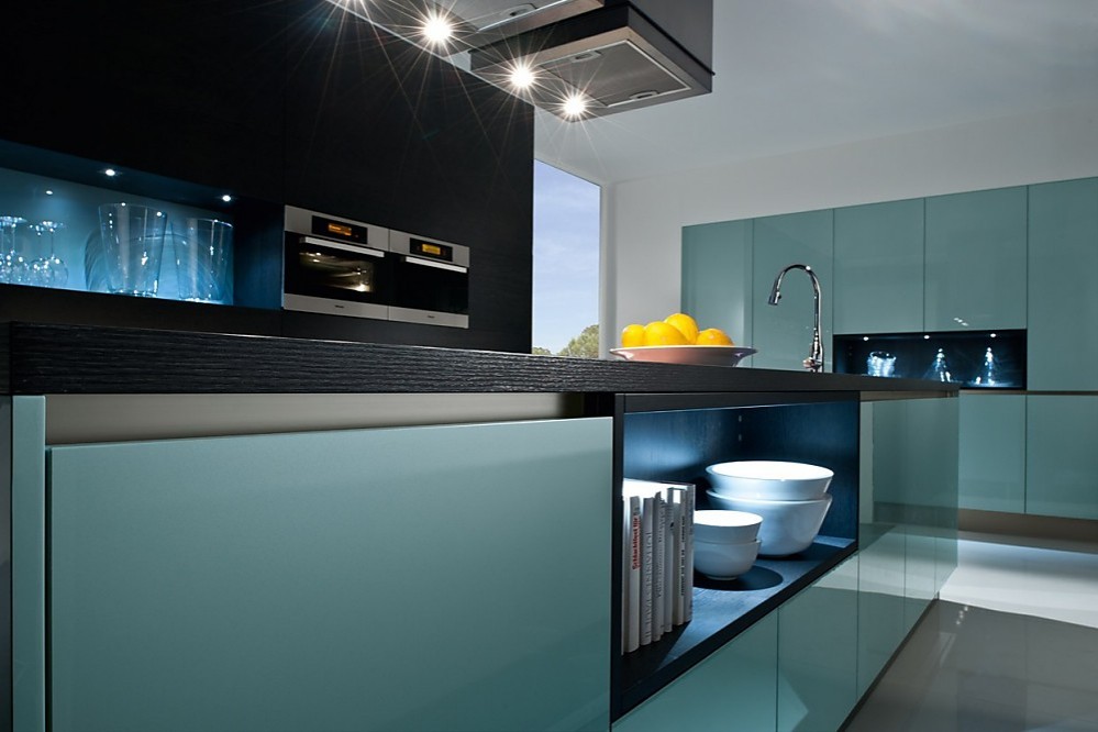 Design keuken b1 wit met verlengde bar als eethoek